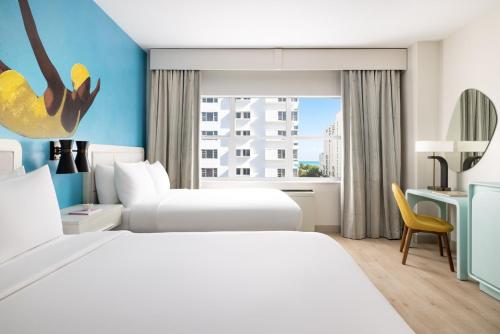 Cama ou camas em um quarto em Hotel Continental Miami Beach, Tapestry Collection by Hilton