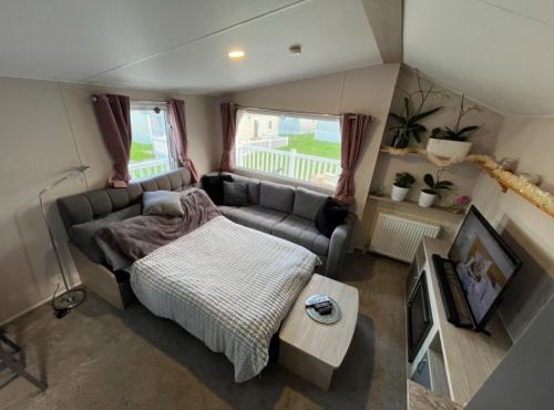 โทรทัศน์และ/หรือระบบความบันเทิงของ Newquay Seaside Lodge Retreat with Hot Tub