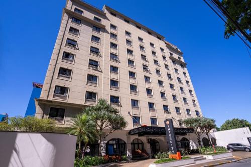 Bangunan di mana terletaknya hotel