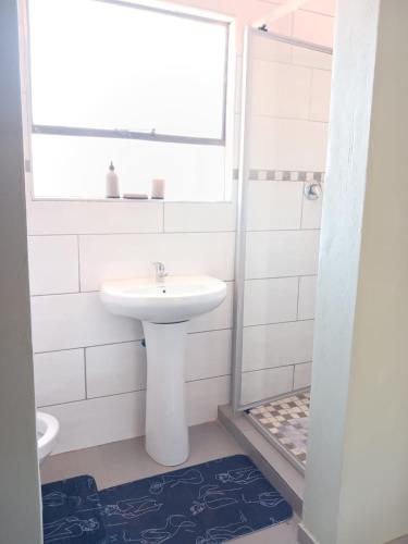 Un baño de Precious Estates Emerald