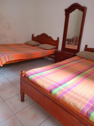 Postel nebo postele na pokoji v ubytování Yunal Inn