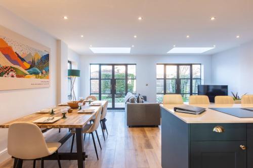 a dining room with a long table and chairs at Sunshine Cottage in Helmsley