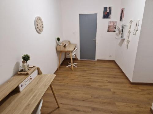 Photo de la galerie de l'établissement F3 Close to fully equipped center, à Maubeuge