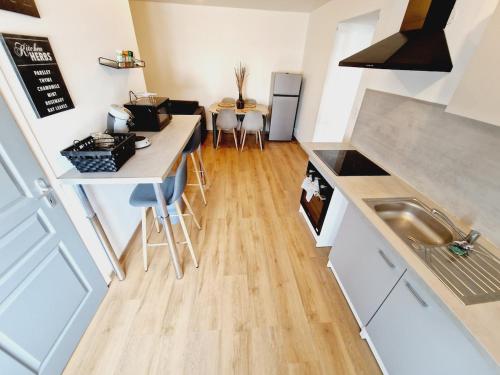 Photo de la galerie de l'établissement F3 Close to fully equipped center, à Maubeuge