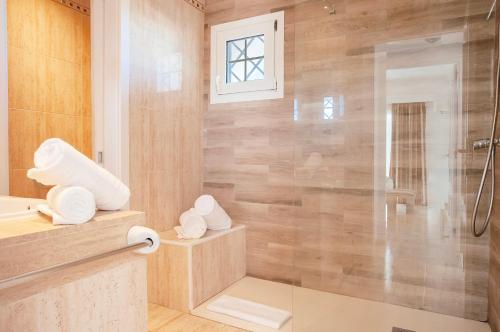 a bathroom with a shower and a sink at Ona Village Cala d'Or in Cala d´Or