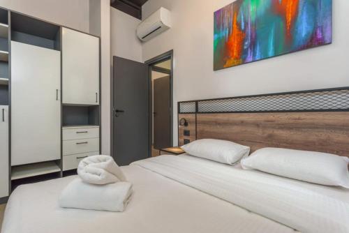 Una cama o camas en una habitación de Amine Apart-Hotel by Stayinn