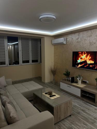 TV a/nebo společenská místnost v ubytování Apartman Trg Lux