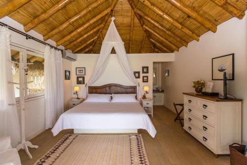เตียงในห้องที่ Villas del Mar Máncora