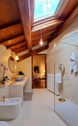 a bathroom with a window and a sink and a tub at L'Archetto Dimora Storica in Viterbo