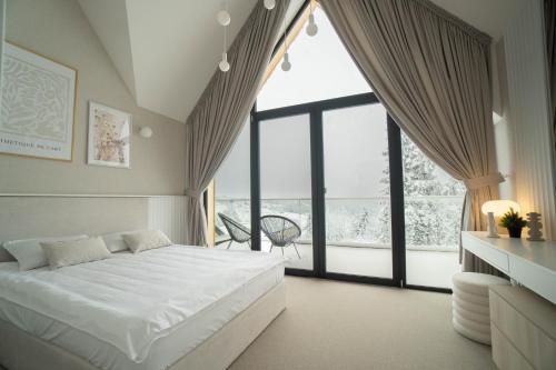 Postel nebo postele na pokoji v ubytování House Prestige White