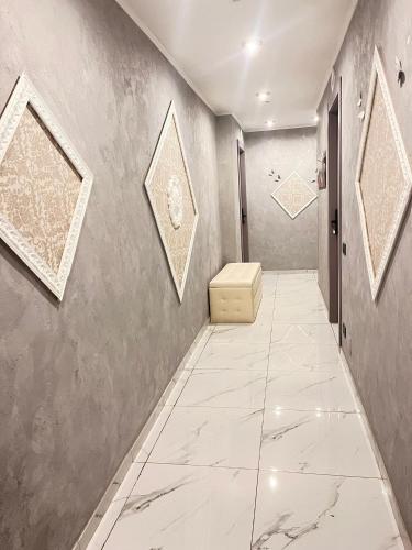 a hallway with a tile floor and a wall at Infinity Passion in Rho