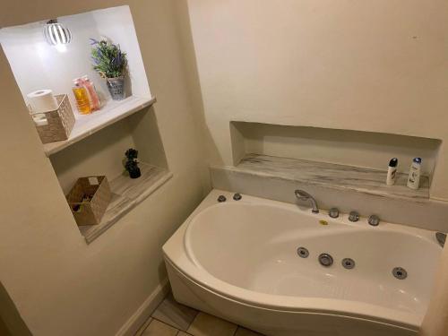 Ένα μπάνιο στο GuesthouseKamara
