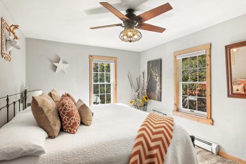 a bedroom with a bed with a ceiling fan at Belleayre Mountain House in Arkville