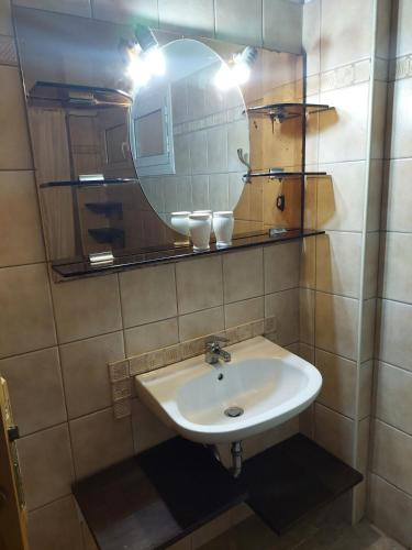 a bathroom with a sink and a mirror at Angelos House in Ýpsos