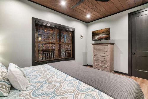 Bluff Mountain Retreat photo 26