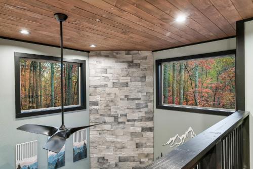Bluff Mountain Retreat photo 38