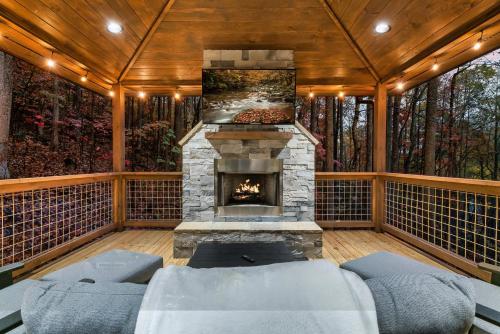 Bluff Mountain Retreat photo 57