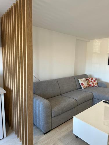 a living room with a couch and a table at Moderne FerienWohnung NeuBau Merzig in Merzig
