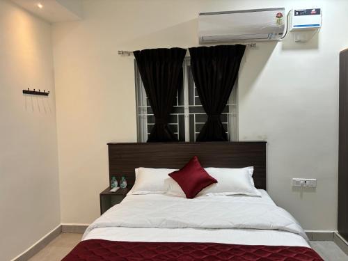 Postel nebo postele na pokoji v ubytování PS Elite Homestay