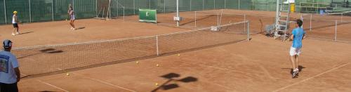 Tennis und/oder Squash in der Unterkunft Oltenia Studio Decebal Residence Craiova oder in der Nähe
