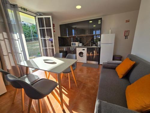 a living room with a table and a couch at Autonomia House I in Câmara de Lobos