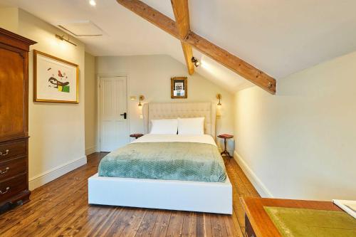 Katil atau katil-katil dalam bilik di Host & Stay - The Rooftop Gallery