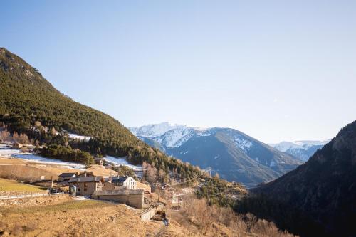  Apartaments Ashome -  Room  picture :   Bath    TV    Hairdryer                           