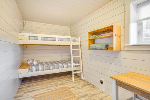 a small room with bunk beds and a table at Dreamy Wine Country Retreat Sherwood Rose Cabin in Sherwood