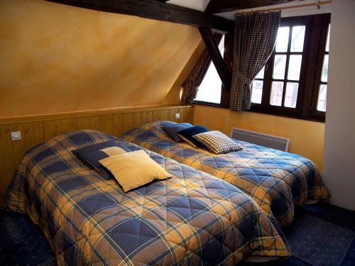 Ein Bett oder Betten in einem Zimmer der Unterkunft Caveau de l'ami Fritz