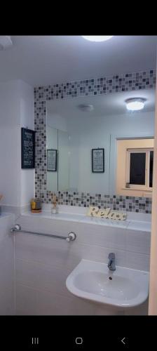 Ένα μπάνιο στο Cozy Modern Luxe Escape