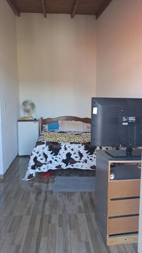 Ένα ή περισσότερα κρεβάτια σε δωμάτιο στο Casa de Temporada tranquila próxima das praias da Guarda do Embaú!Pinheiral! Sonho