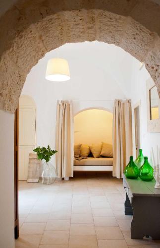 a room with a couch in the middle of a room at Trulli di Mezza in Cisternino