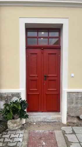 a red door on the side of a building at Četnická Stanice Mšeno in Mšeno