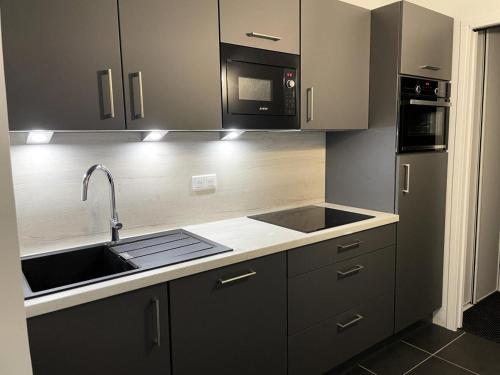 Photo de la galerie de l'établissement Résidence SARRIERE - Studio pour 6 Personnes MAE-3664, à Eaux-Bonnes