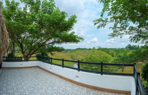 a balcony with a view of the mountains at Hacienda San Nicolas -Pto Boyaca in Puerto Triunfo