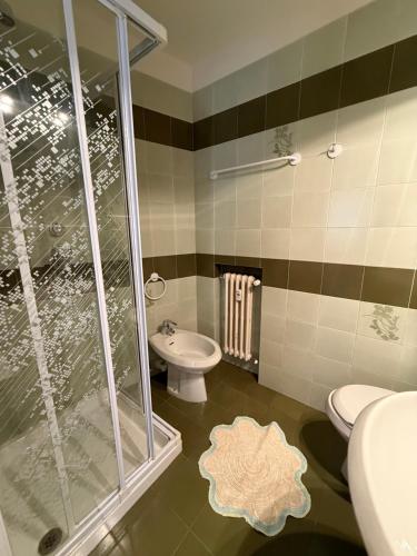 Ένα μπάνιο στο Monolocale/ apartment Caterina