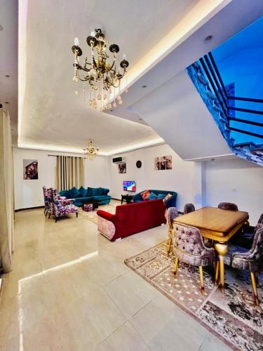 a living room with a table and a couch at الكنجي مريوط in King Mariout