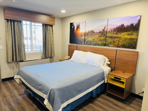 Ένα ή περισσότερα κρεβάτια σε δωμάτιο στο Days Inn by Wyndham Barstow