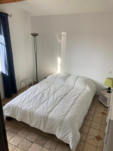 Ένα ή περισσότερα κρεβάτια σε δωμάτιο στο Pleasant and sunny villa