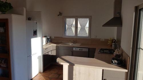 Η κουζίνα ή μικρή κουζίνα στο Pleasant and sunny villa