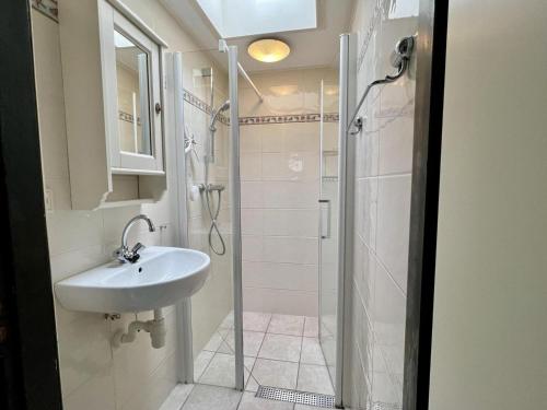 a bathroom with a sink and a shower at Bungalow for 4 people in Wildrijk in Sint Maartenszee
