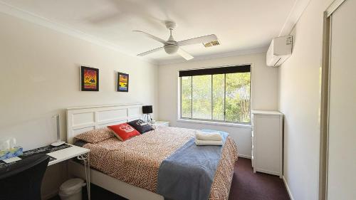 Ένα ή περισσότερα κρεβάτια σε δωμάτιο στο Room2 Nearby Sunnybank Hills Shopping Town