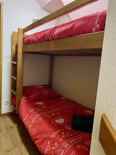 Ένα ή περισσότερα κρεβάτια σε δωμάτιο στο Grand appartement PEYRA'GOOD tout équipé linge de lit et de toilette inclus - 8 couchages - Station Peyragudes - Vue montagne - 2 balcons-terrasses