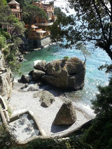 a view of a river with rocks in the water at Civico 3 in Portofino