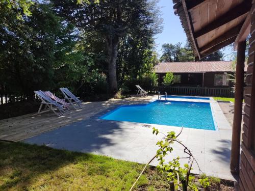 A piscina localizada em Santa Maria Pucon ou nos arredores