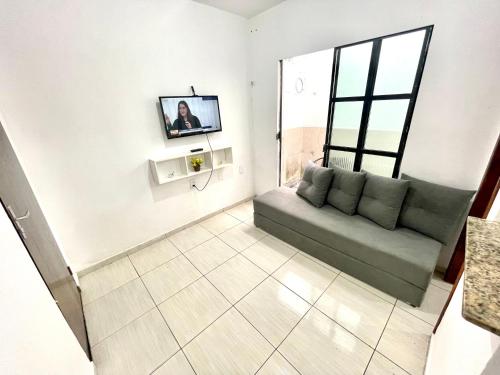 TV a/nebo společenská místnost v ubytování Loft 03 Estiloso apartamento de 1 quarto Petrolina