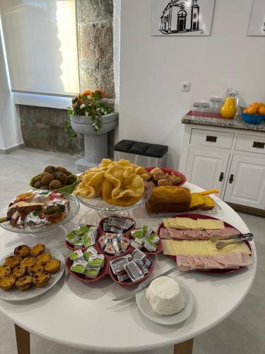 a table with many different types of food on it at Figuras Mágicas in Trancoso