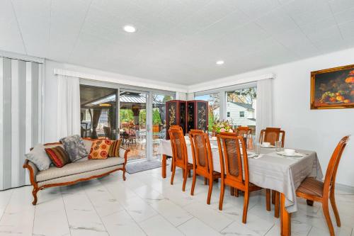 a dining room with a table and chairs at Sanctuary-5BR Home for Extended Stays & Family Comfort in Spokane