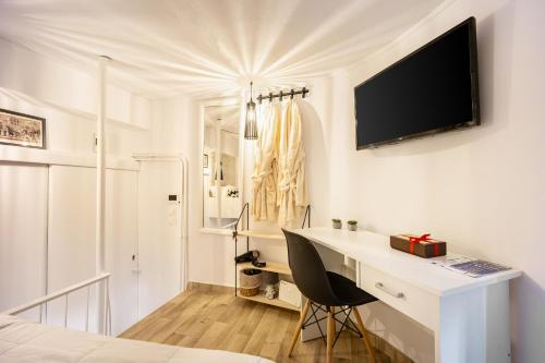 Acropolis Elegant Maisonette by LODGESPOT