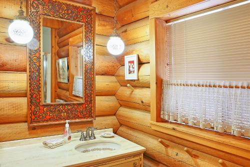 a bathroom with a sink and a mirror at Marie's Cabin in Leavenworth